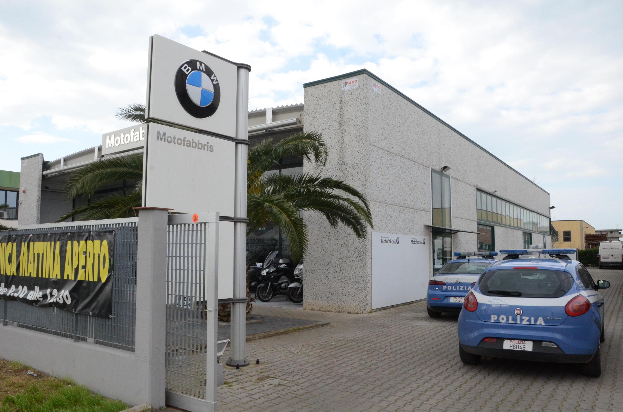 Rubano 5 moto: bottino da 60mila euro 