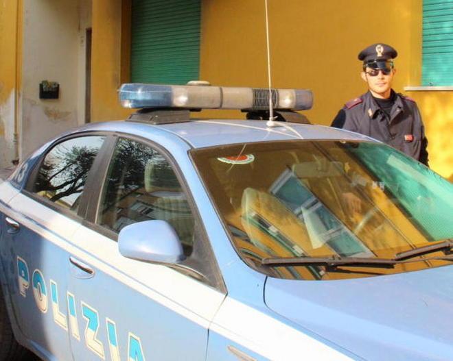 Tenta di buttarsi dal terrazzo, salvata da un rugbista e dalla polizia 