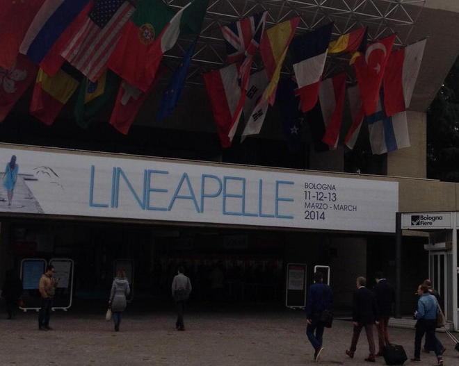 Un mini calzaturificio dentro lo stand di “Lineapelle” 