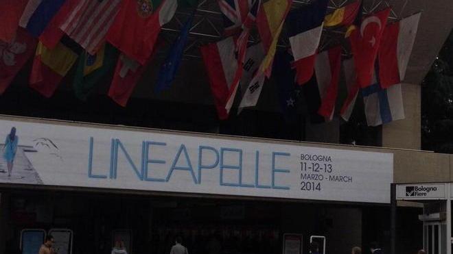 Un mini calzaturificio dentro lo stand di “Lineapelle”