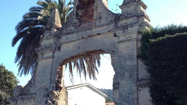 Monumenti, torri e chiese come gioielli abbandonati