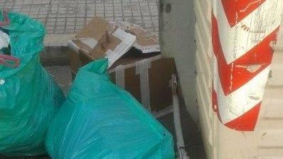 Rifiuti abbandonati per strada