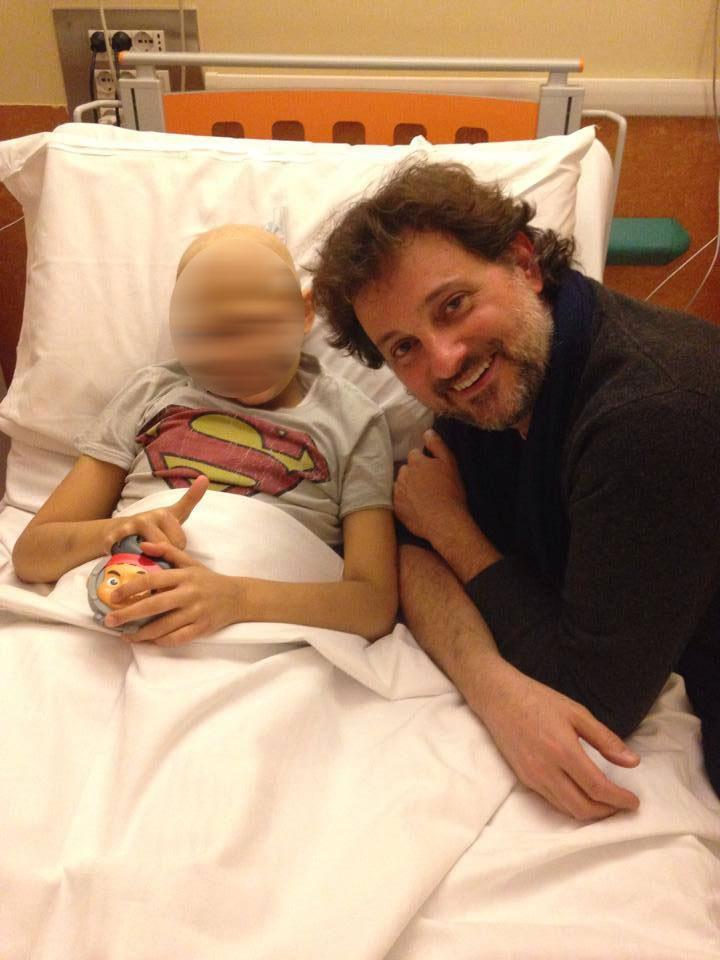 Pieraccioni va a trovare il piccolo Niccolò all’ospedale Meyer 