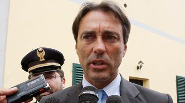 Ex sindaco a giudizio per il furto di una macchinina
