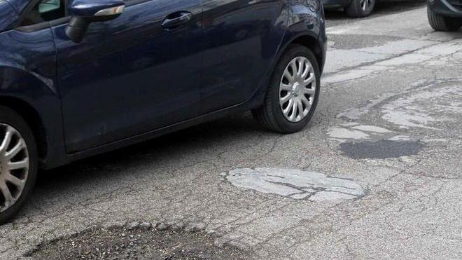 250 infortuni in un anno per i crateri sull’asfalto