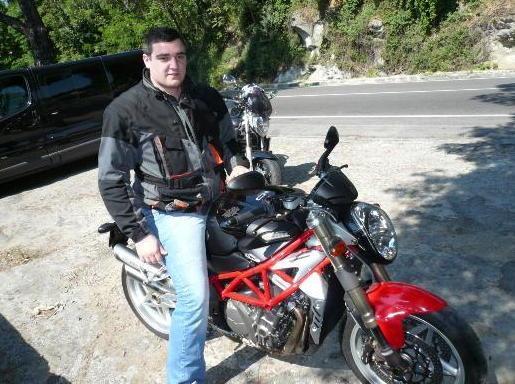 Domani i funerali del giovane centauro 