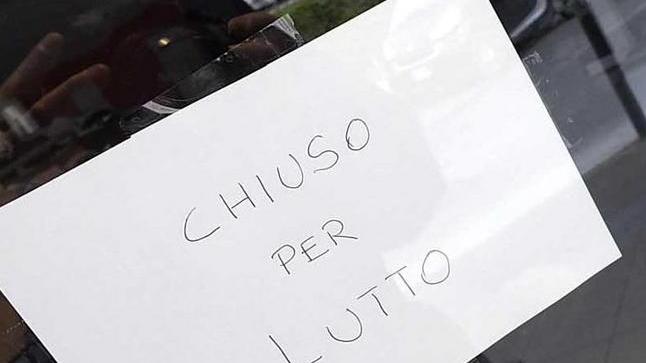 Chiuso il negozio dove lavora la mamma
