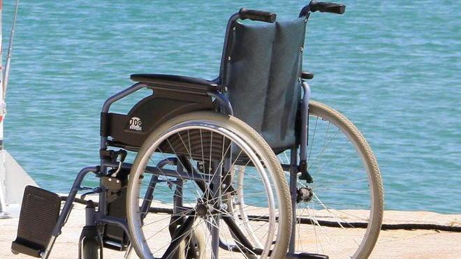 Gli rubano la carrozzina elettrica Invalido: ora non ho più nulla