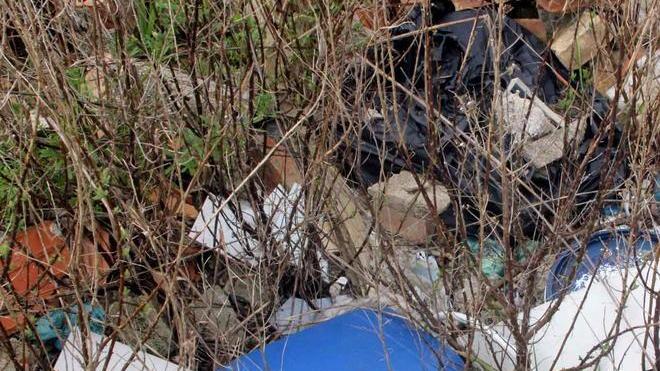 Un quartiere dimenticato «I rifiuti sono sempre qui»