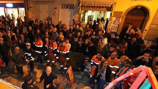 Sta meglio la 17enne ferita al Carnevale in piazza a Empoli