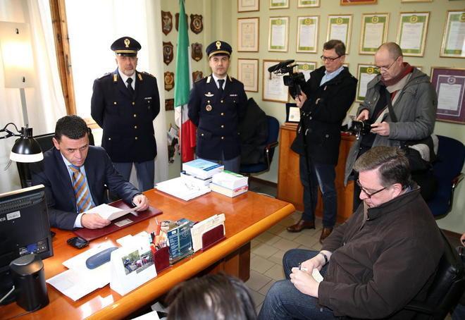 Botte alla fidanzata, denunciato 17enne 