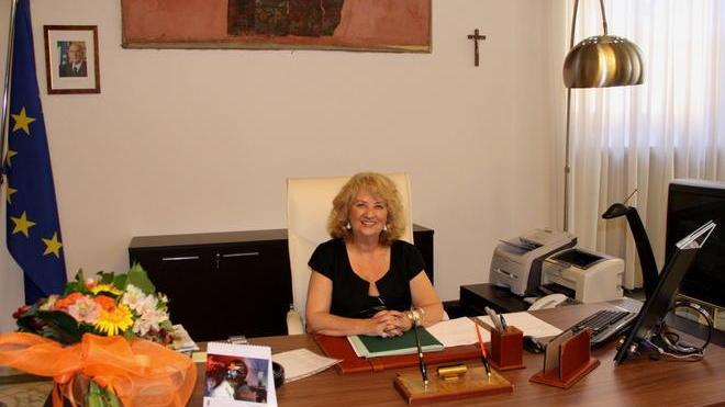 Chiede le dimissioni del prefetto e viene espulso dall'associazione