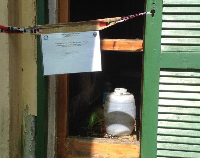 Litiga e dà fuoco a uno stabile dismesso, arrestato per incendio doloso 