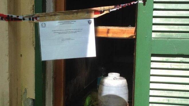 Litiga e dà fuoco a uno stabile dismesso, arrestato per incendio doloso