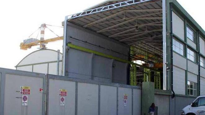 Tensione al cantiere navale di Carrara