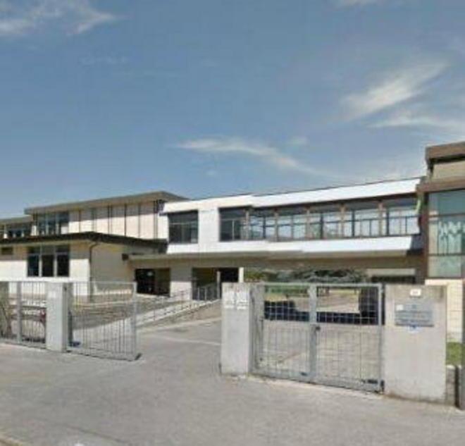 Una scuola da rifare Il Comune propone la “Cino da Pistoia” 