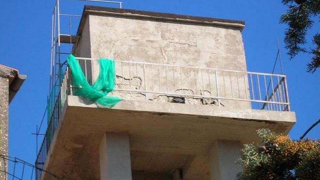 «Il deposito è in rovina» Da domani via ai lavori