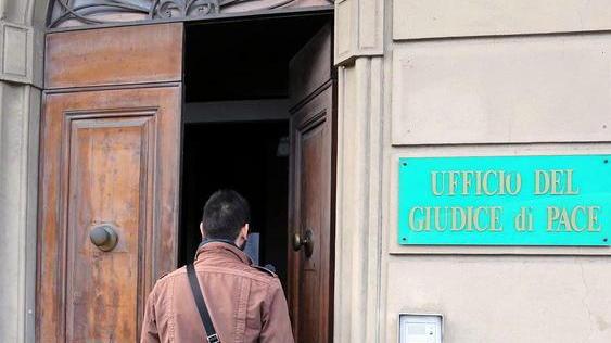 Comuni rifiutano di pagare le spese e il ministero sopprime 2 uffici