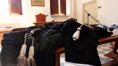«Mio fratello mi ha preso 800 milioni di lire» Lite tra due anziani finisce davanti al giudice
