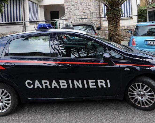 Rubano in un cantiere, inseguiti e arrestati 