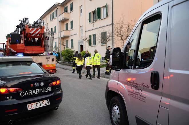 Lo trovano morto in casa dopo settimane 