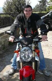 L’addio a Fabio col rombo dei motori 