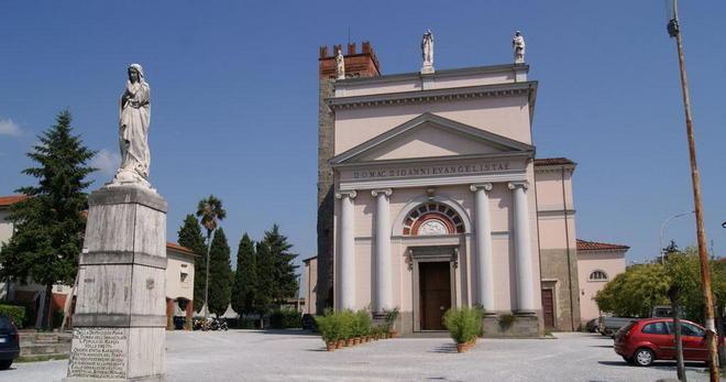 Via ai lavori nella chiesa di Marlia 