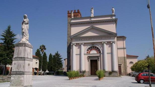 Via ai lavori nella chiesa di Marlia