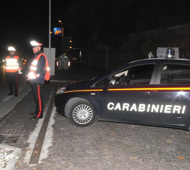 Aspetta barista in piazza per prendergli l’incasso 