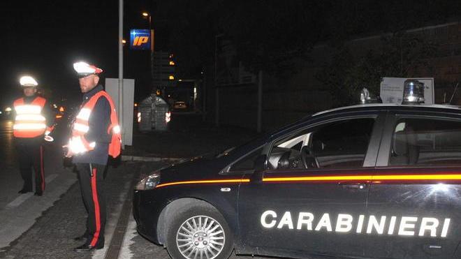 Aspetta barista in piazza per prendergli l’incasso
