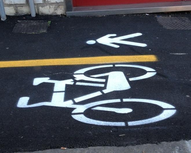 La protesta: una pista ciclabile che sa di presa in giro 