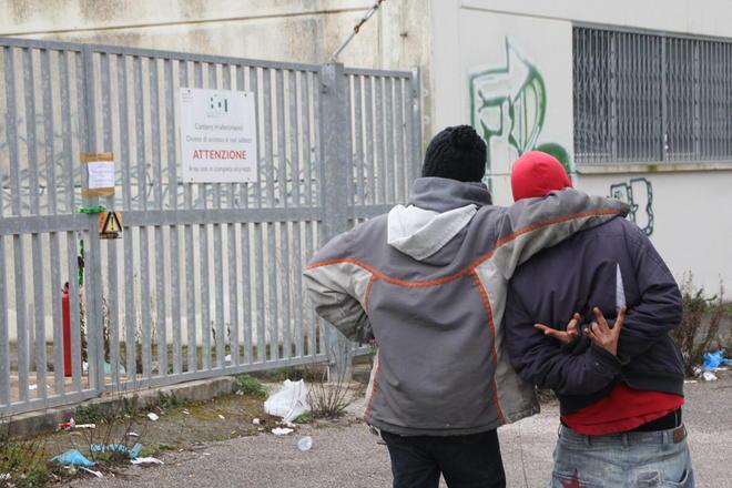 Rave party al Biscottino, altri sette fogli di via 