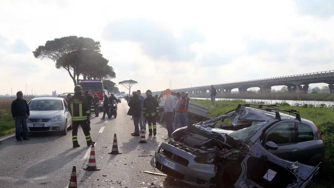 Spaventoso incidente sull’Arnaccio 3 auto distrutte ma nessun ferito grave