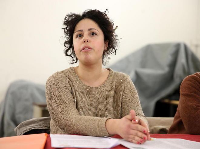 Una giovane donna sfida Vanni da sinistra 