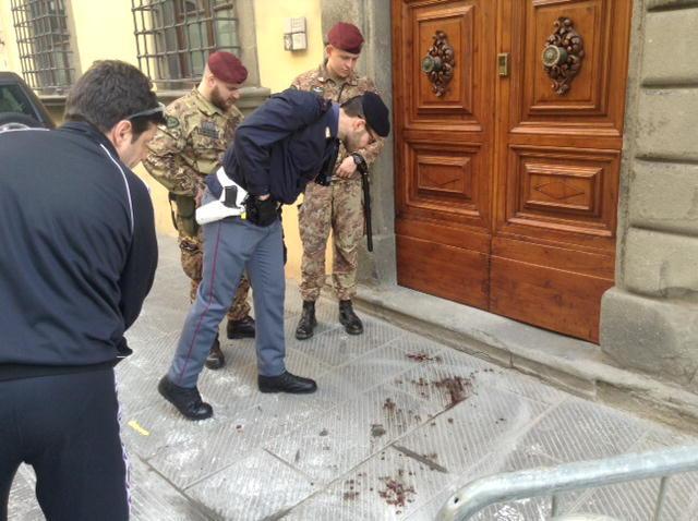 Tracce di sangue in via Santa Trinita, ma nessuno è andato all’ospedale 