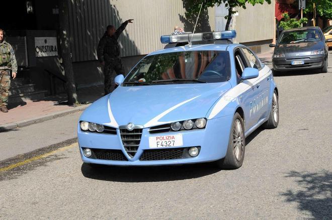 Colpi di roncola all’extracomunitario: bloccato dagli agenti della Volante 