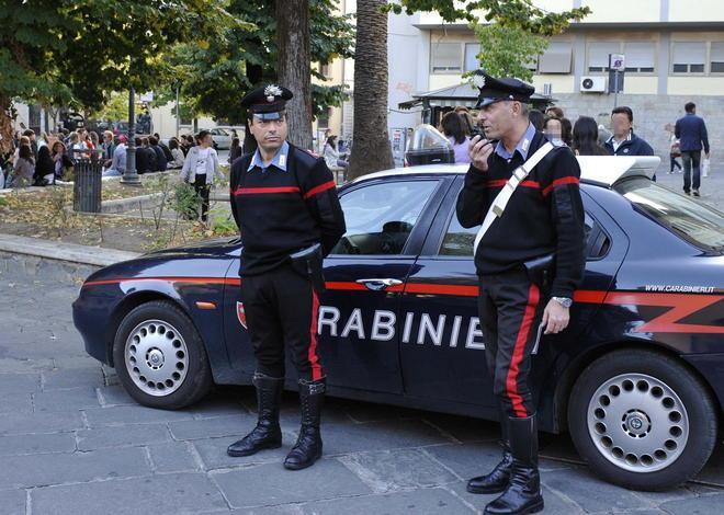 Accoltellato da un ragazzo in piazza San Francesco 