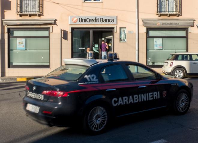 Picchia la sorella e le lancia una sedia, arrestato per maltrattamenti 