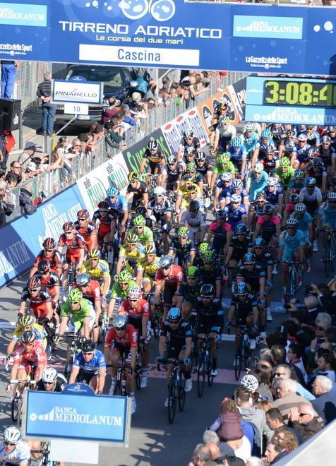 Soccorsi bloccati a causa della corsa disagi per un’anziana 