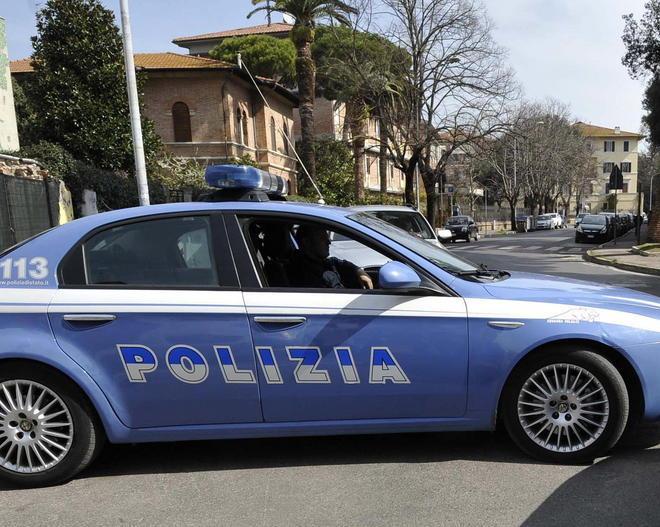 Ai domiciliari per stalking, evade e patteggia sei mesi 