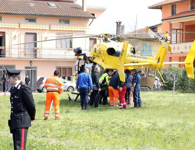 Precipita dal primo piano: grave un ragazzo 