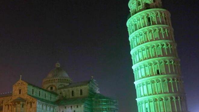 Torre al verde per la festa d’Irlanda