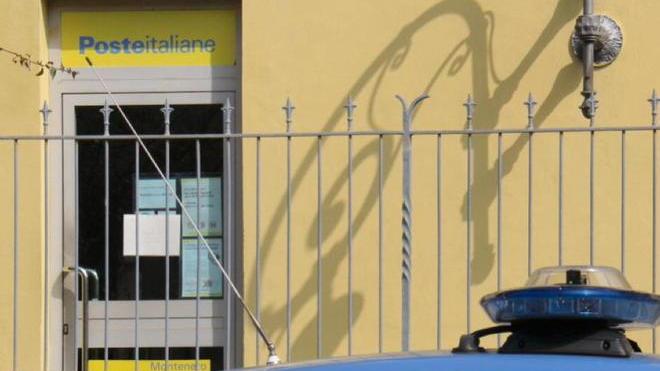 Muore alle poste a Montenero tra le braccia del figlio