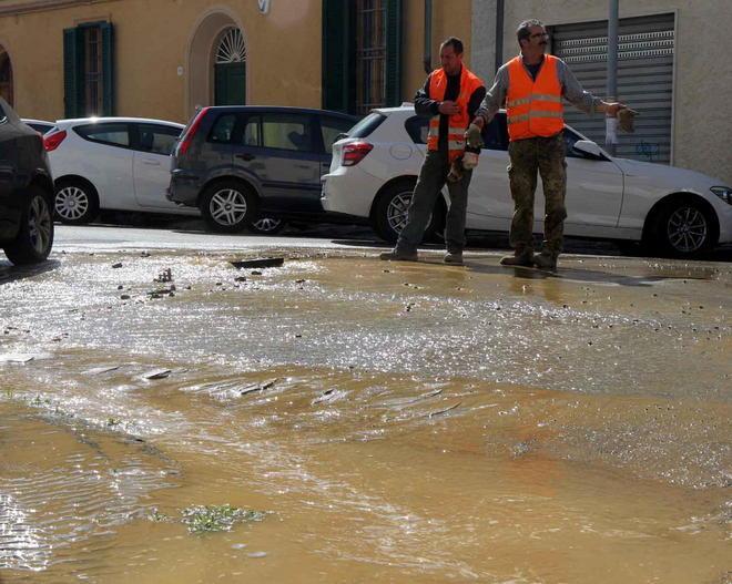 Via Puccini, tubazione ko allagamenti e famiglie senz’acqua