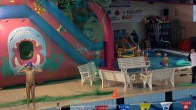 Tanti baby sportivi coi gonfiabili