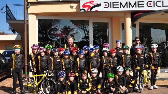 Trentadue giovanissimi tesserati con Carube