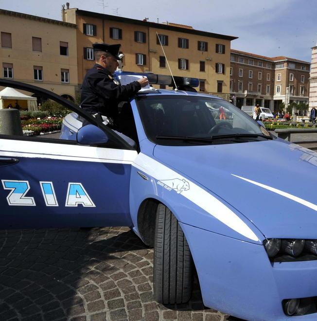 Colpisce al volto con un sasso un vicino 