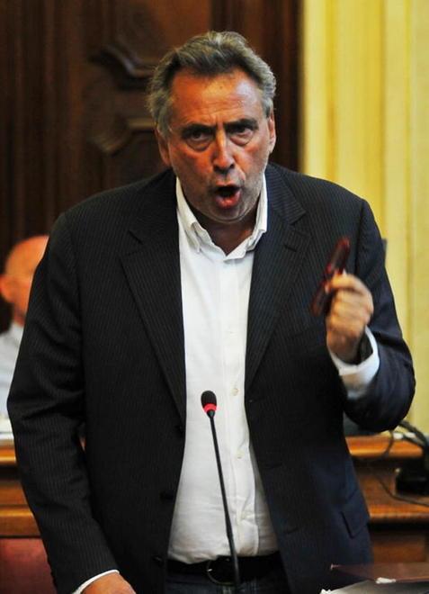 La versione di Cosimi: «Salvaguardato il sociale» 
