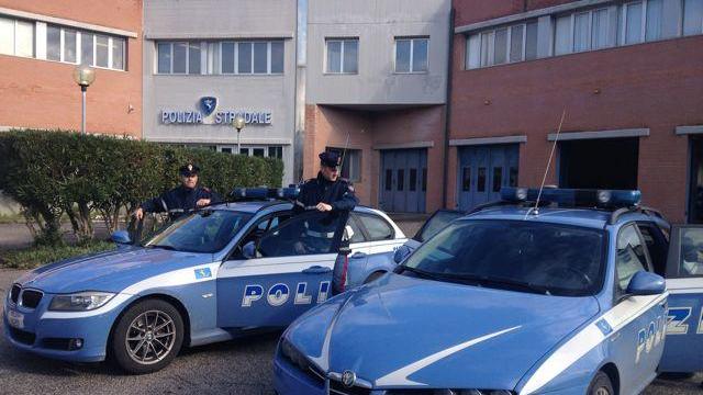 Livorno, accoltella la rivale in amore