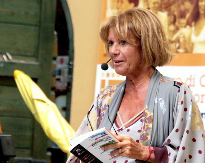 Femminicidio: Lella Costa incontra gli studenti al teatro Politeama 